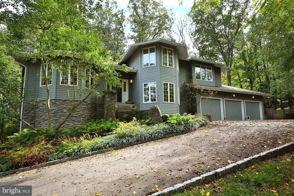 Andorra Rd, Lafayette Hill, PA 19444