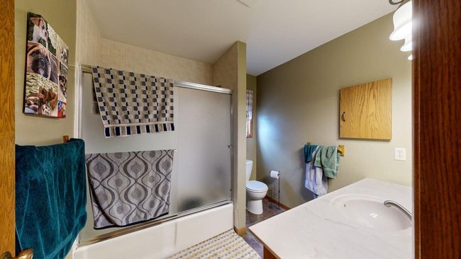 Upper level bathroom | Image 29