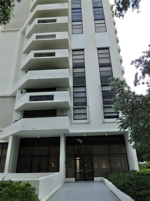 904-911 Ponce De Leon Blvd, Coral Gables, FL, 33134-3009 | Card Image