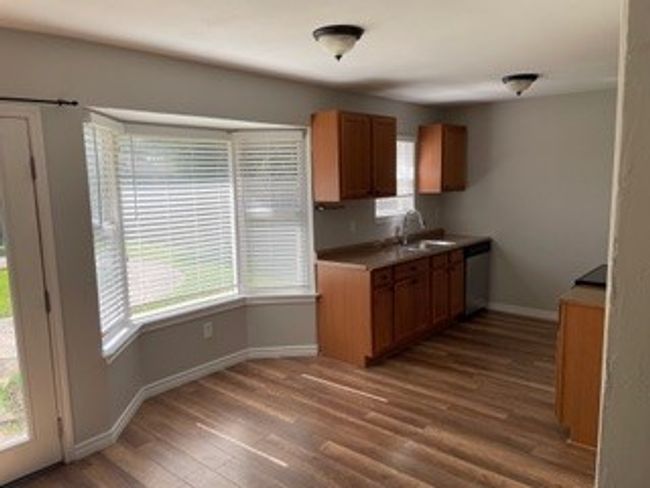 5312 Queens Ct, House other with 3 bedrooms, 2 bathrooms and null parking in Lake Dallas TX | Image 4