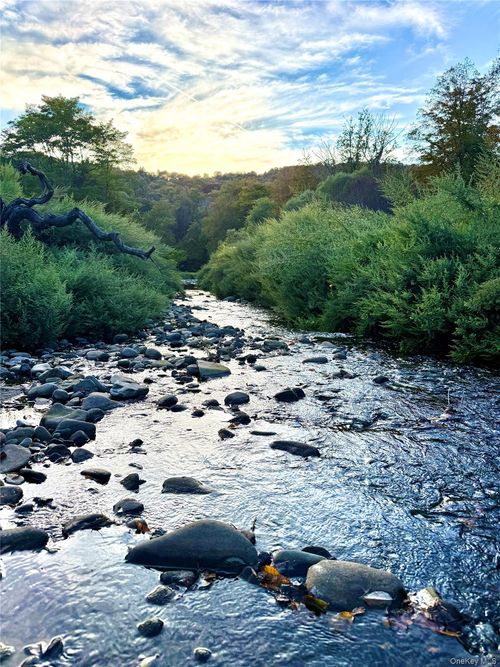 27 Hust Rd, North Branch, NY, 12766-5500 | Card Image