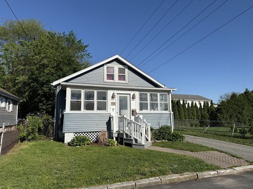 74 Outlook Ave, East Providence, RI, 02914-3253 | Card Image