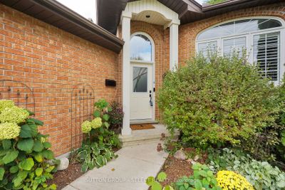 655 Thornwood Crt, House other with 3 bedrooms, 3 bathrooms and 6 parking in London ON | Image 3