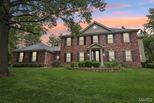 200 Hibler Oaks Dr, Creve Coeur, MO, 63141-7470 | Card Image