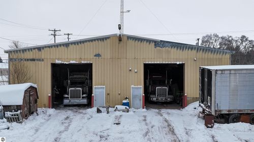 1365 E Main Street, Edmore, MI, 48829 | Card Image