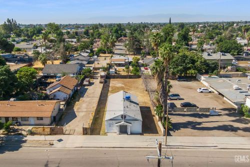 1001 8th St, Bakersfield, CA, 93304-2211 | Card Image