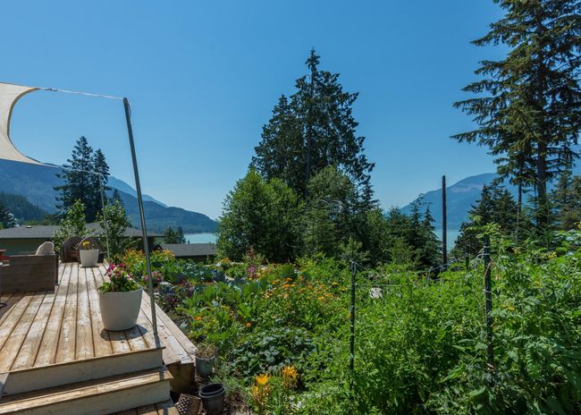679 Copper Drive, House other with 4 bedrooms, 3 bathrooms and 4 parking in Squamish BC | Image 32