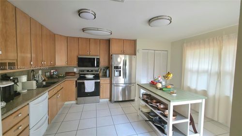 8906 Sw 113th Place Cir E, Miami, FL, 33176-1176 | Card Image