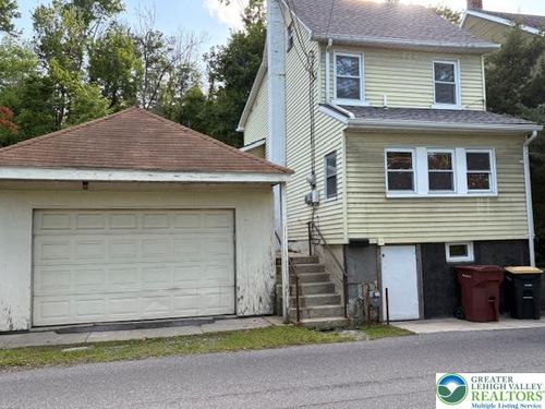 3285 Water St, Whitehall, PA, 18052-3501 | Card Image