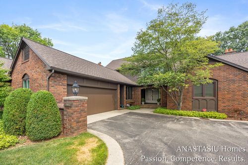 6081 N Gatehouse Dr Se, Grand Rapids, MI, 49546-7013 | Card Image