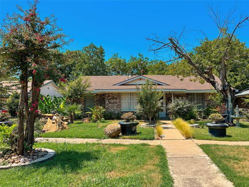 929 Se 3rd St, Grand Prairie, TX, 75051-3218 | Card Image