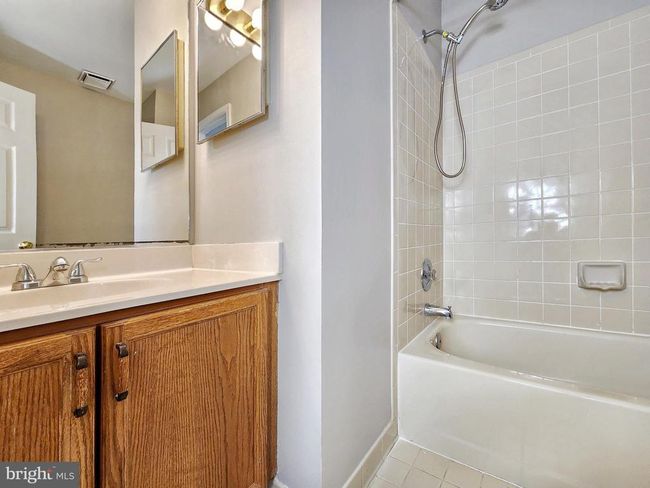 7250 Olde Lantern Way, Townhouse with 3 bedrooms, 4 bathrooms and null parking in SPRINGFIELD VA | Image 34