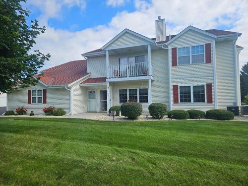 720 Wood River Ct, West Bend, WI, 53095-7854 | Card Image