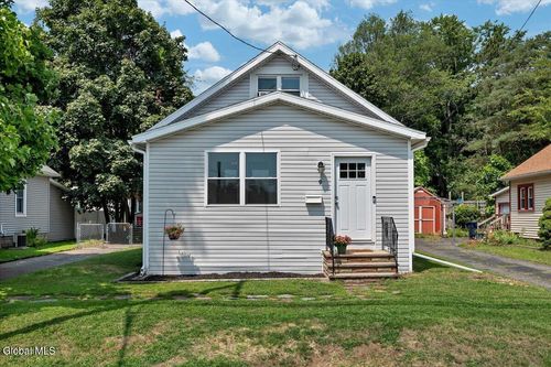 9 Ahl Ave, Colonie, NY, 12205-2882 | Card Image