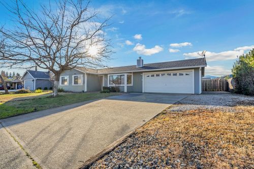 310 Moonstone Way, Redding, CA, 96003-3327 | Card Image