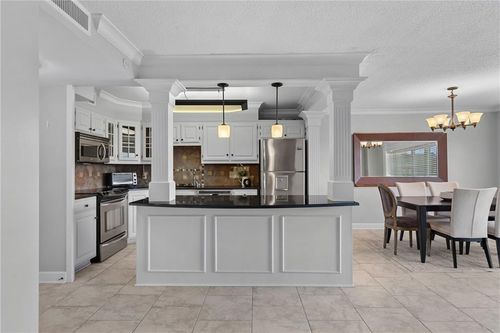 206-4545 Wornall Rd, Kansas City, MO, 64111-3209 | Card Image