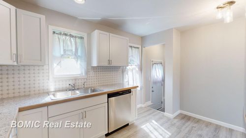 9194 Maplewood Dr, Clio, MI, 48420-9764 | Card Image