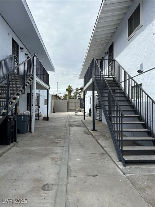 4-621 N 11th Street, Las Vegas, NV, 89101 | Card Image