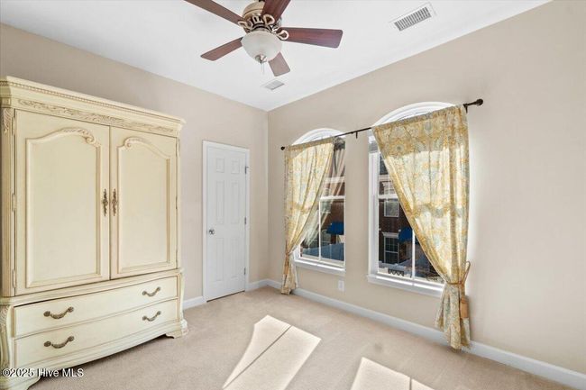 Guest Room | Image 18