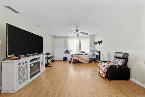 apt-e-915 N Fig St, Escondido, CA, 92026-3283 | Card Image