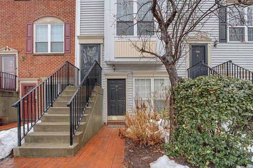 111 Cottonwood St, Jersey City, NJ, 07305-4863 | Card Image