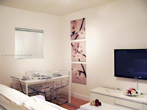 apt-9-921 Meridian Ave, Miami Beach, FL, 33139-8429 | Card Image