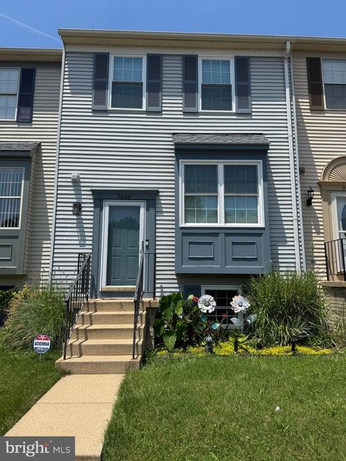 3066 Antrim Cir, DUMFRIES, VA, 22026-3318 | Card Image