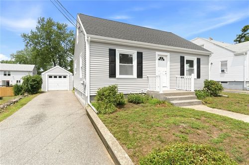 27 Norman St, Cumberland, RI, 02864-6411 | Card Image