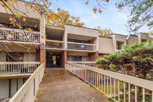 304-500 Umstead Dr, Chapel Hill, NC, 27516-1612 | Card Image