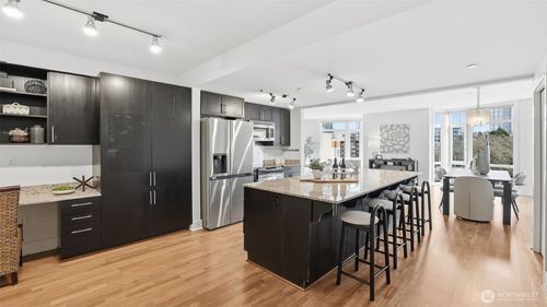 420-699 John St, Seattle, WA, 98109-5060 | Card Image