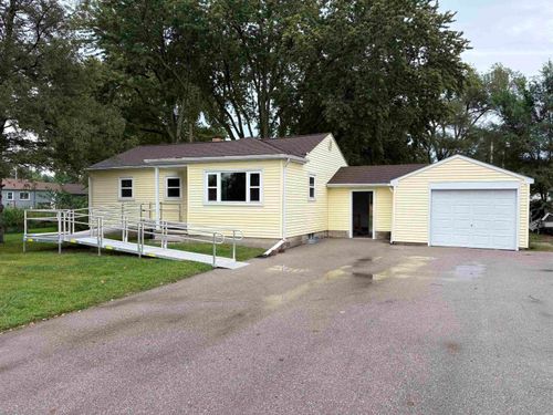 506 3rd St, Washburn, IA, 50702-6061 | Card Image