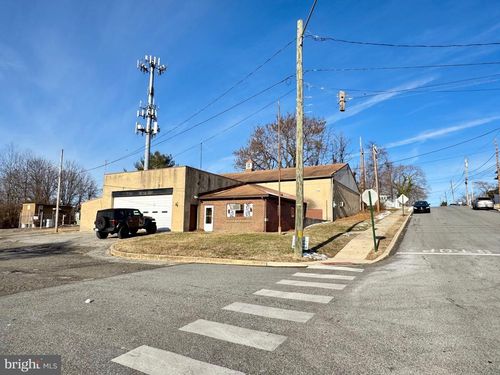 1002 Chestnut St, TRAINER, PA, 19061-5238 | Card Image