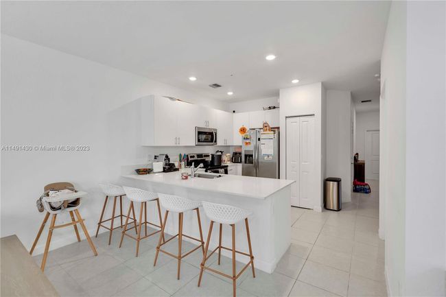 231 Sw 159 Th Ter, Townhouse with 3 bedrooms, 3 bathrooms and null parking in Pembroke Pines FL | Image 5