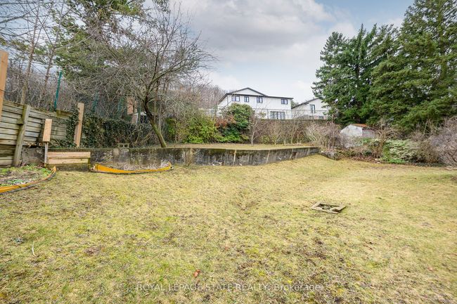 14 Joy Crt, House other with 3 bedrooms, 2 bathrooms and 4 parking in Hamilton ON | Image 41