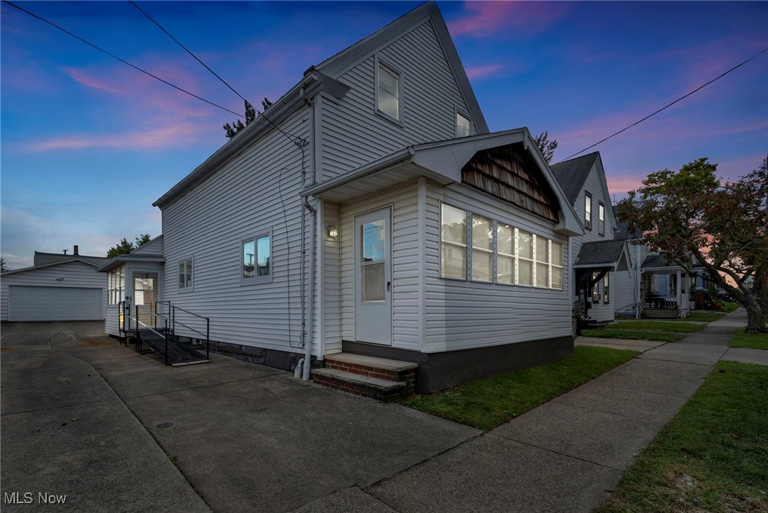 Cecilia Ave, Cleveland, OH 44109
