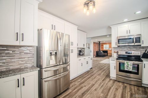 3215 Inman St, Ferndale, MI, 48220-1028 | Card Image