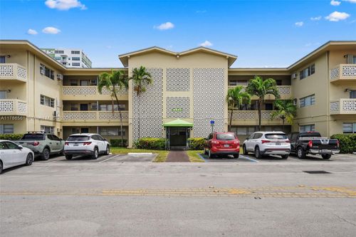 apt-15-11930 Ne 19th Dr, North Miami, FL, 33181-2831 | Card Image