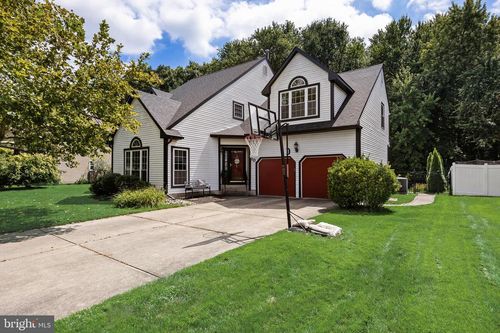 10 Edinburgh Ln, MOUNT LAUREL, NJ, 08054-1203 | Card Image
