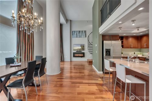 w103-900 Lenora St, Seattle, WA, 98121-2720 | Card Image