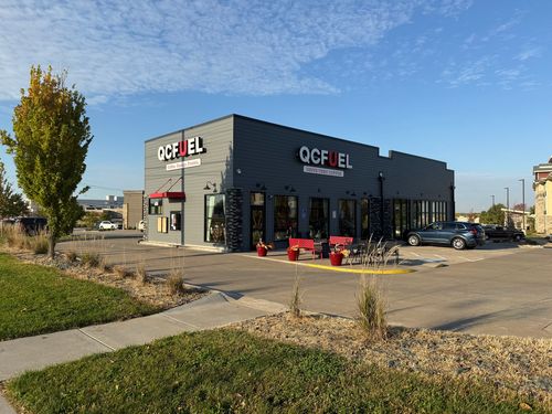 4650 Utica Ridge Rd, Davenport, IA, 52807-3660 | Card Image