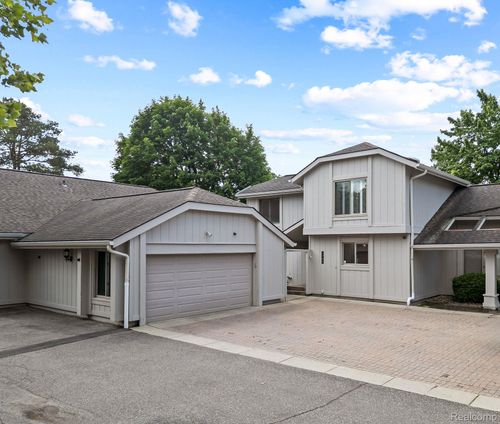 1795 Golf Ridge Dr, Bloomfield Hills, MI, 48302-1719 | Card Image