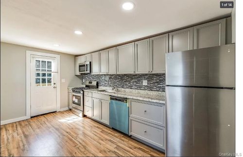 20 Cormack Ct, Babylon, NY, 11702-3938 | Card Image