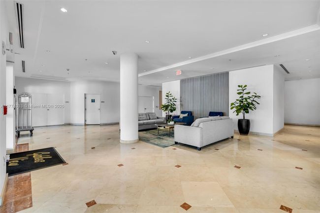 APT-207 - 1627 Sw 37 Th Ave, Condo with 2 bedrooms, 2 bathrooms and null parking in Miami FL | Image 4