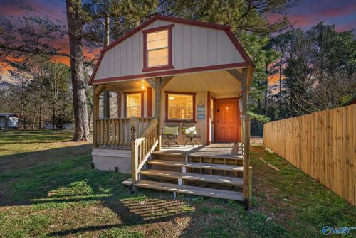 98 View Dr, Scottsboro, AL, 35769-8460 | Card Image
