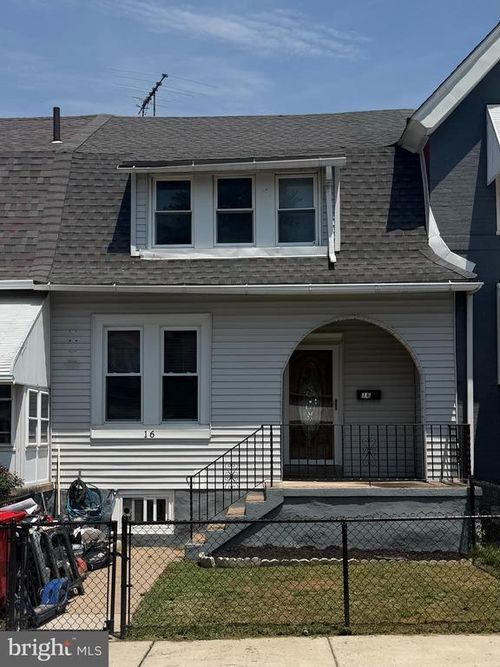 16 Cedar St, MARCUS HOOK, PA, 19061-4608 | Card Image