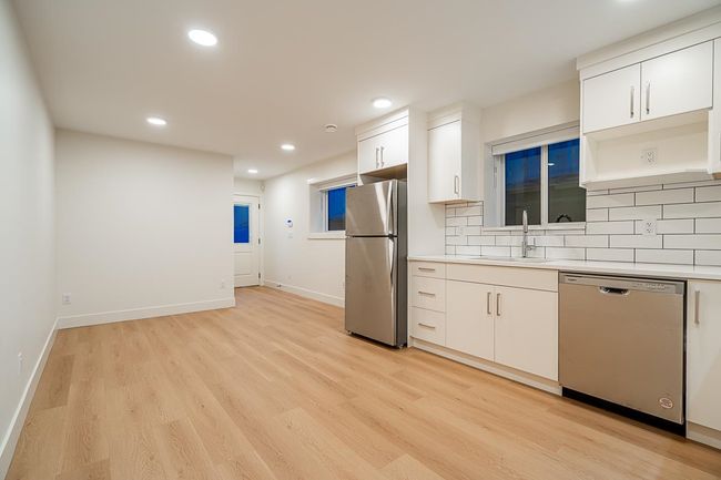 8386 14 Th Ave, Home with 5 bedrooms, 5 bathrooms and 3 parking in Burnaby BC | Image 31