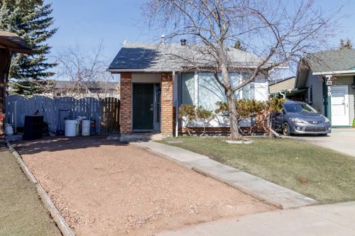 63 Heath Close, Home with 3 bedrooms, 2 bathrooms and 2 parking in Red Deer AB | Card Image