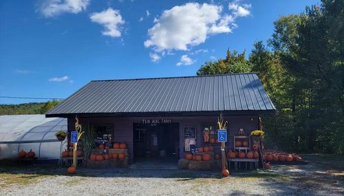 279 Henniker St, Hillsborough, NH, 03244-5527 | Card Image