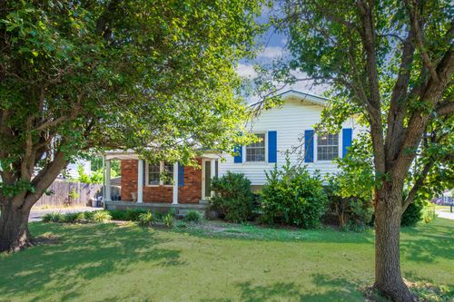 102 Merewood Dr, Versailles, KY, 40383-1014 | Card Image
