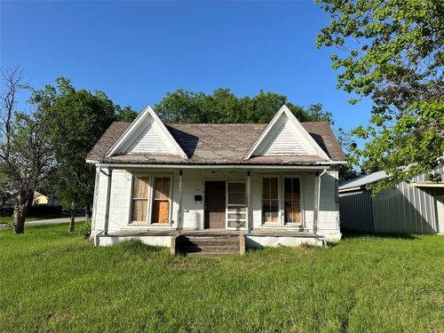 709 W Navasota St, Groesbeck, TX, 76642-1635 | Card Image